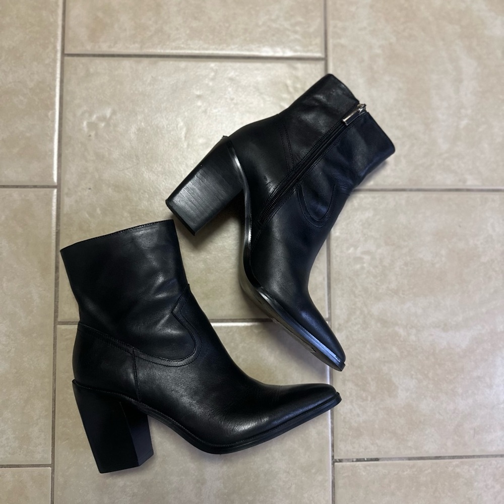 Steve Madden Black Ankle Boots with Chunky Heel and Pointed Toe